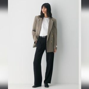 Aritzia Effortless Black Pants Short